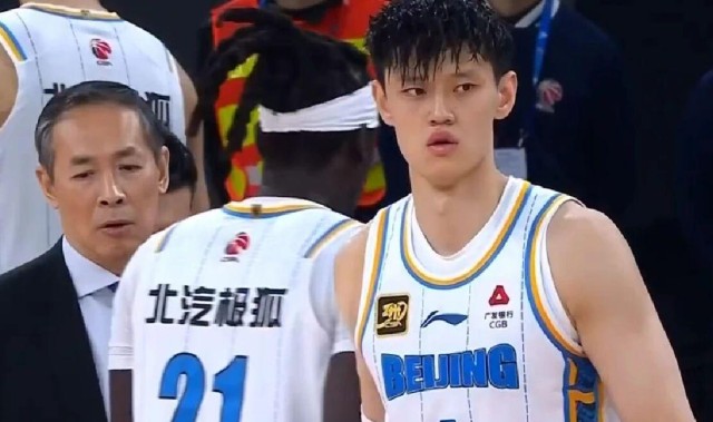 开云体育app-北京男篮曾凡博即将复出，徐昕砍24+14被喊MVP，郭昊文现废人动作