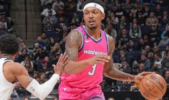 开云电子-末节17分带队逆转 比尔本季投篮效率刷新生涯新高