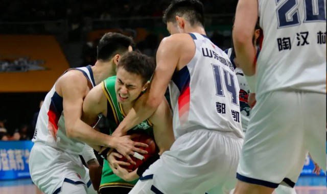 开云电子-又是3连败！8胜10负杨鸣陷入危机，辽蜜暴怒：每年去欧洲考察些啥